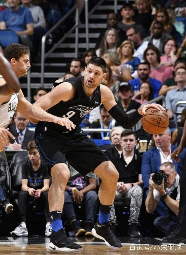 一名球员因 一名球员因